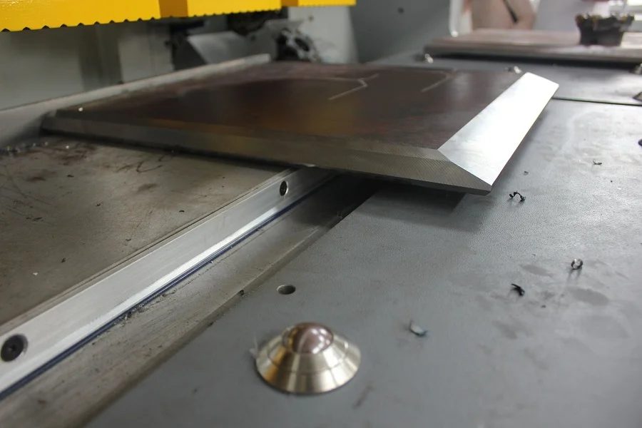 close up of steel plate welding bevel