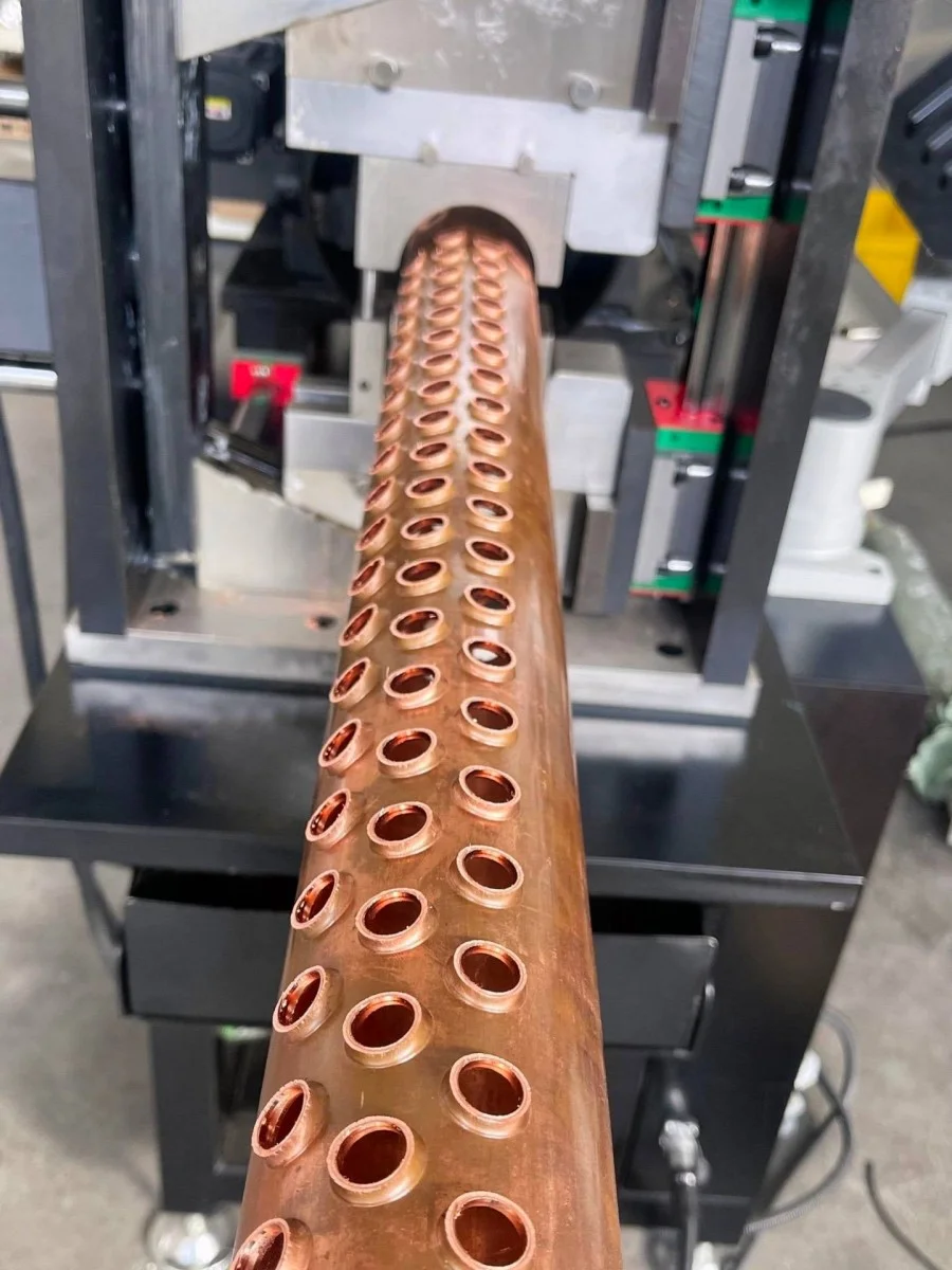 процесс штамповки и фланцевания медных труб