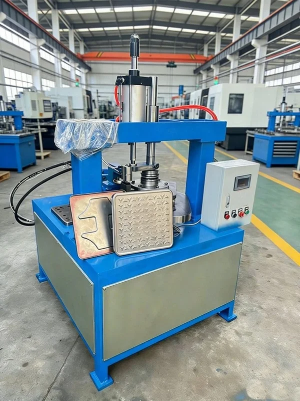 flanging and trimming machine for metal trays and panels