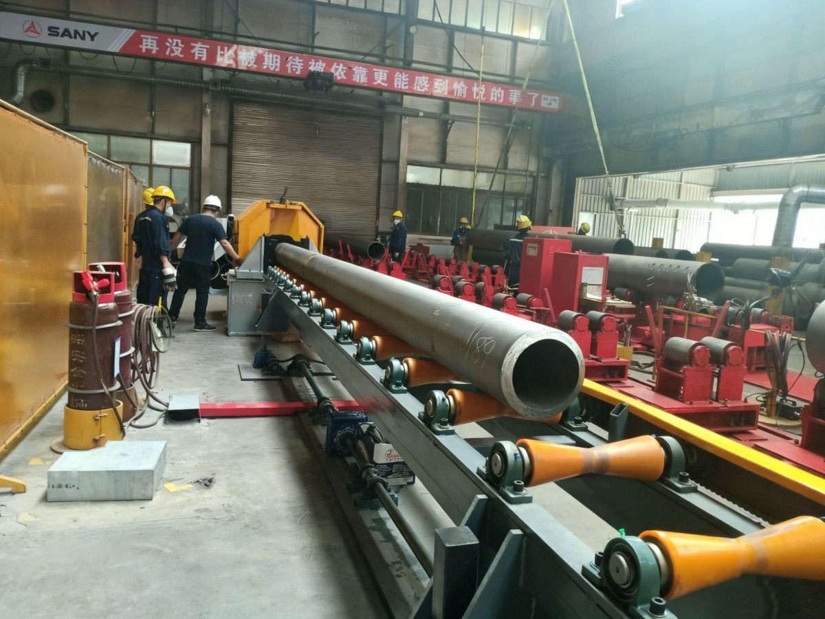 automatic pipe conveying system