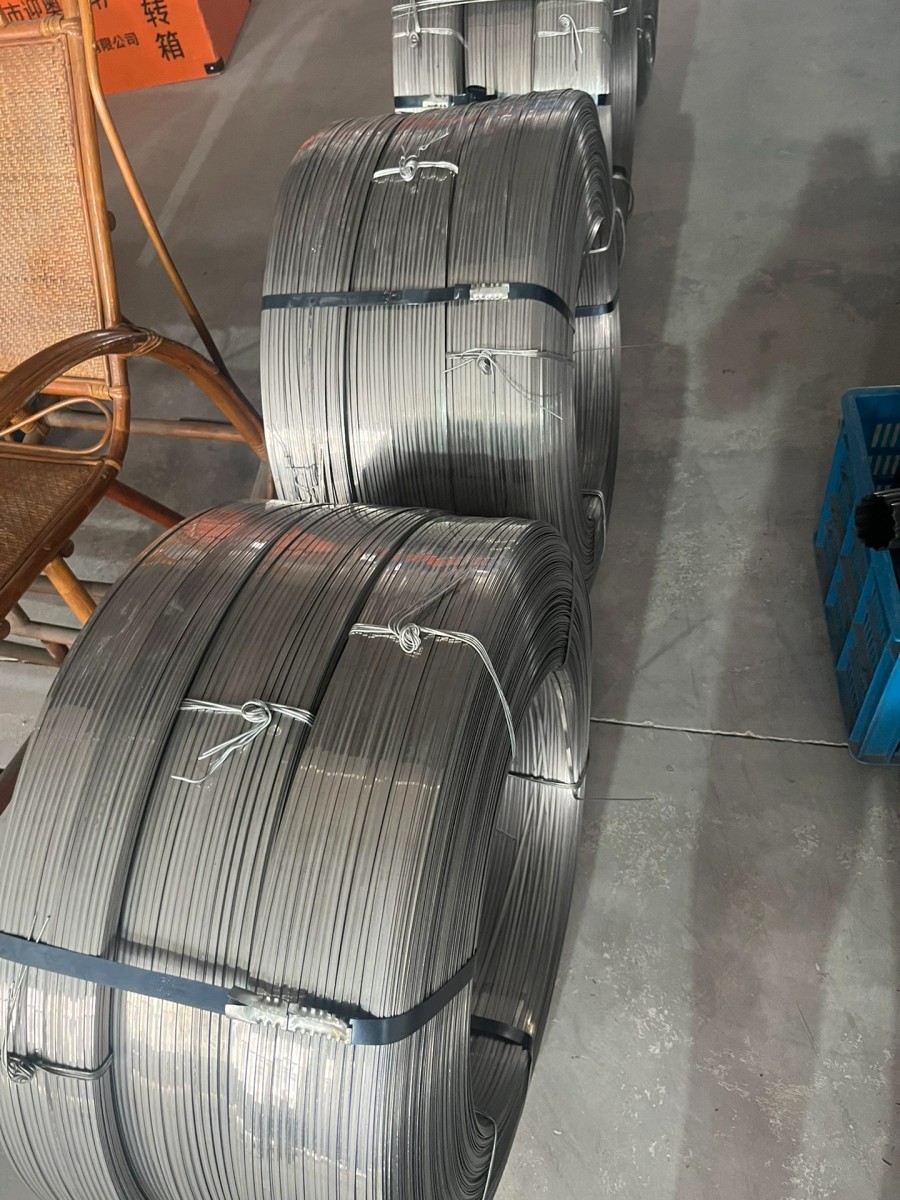 producto terminado de alambre plano de acero inoxidable enrollado