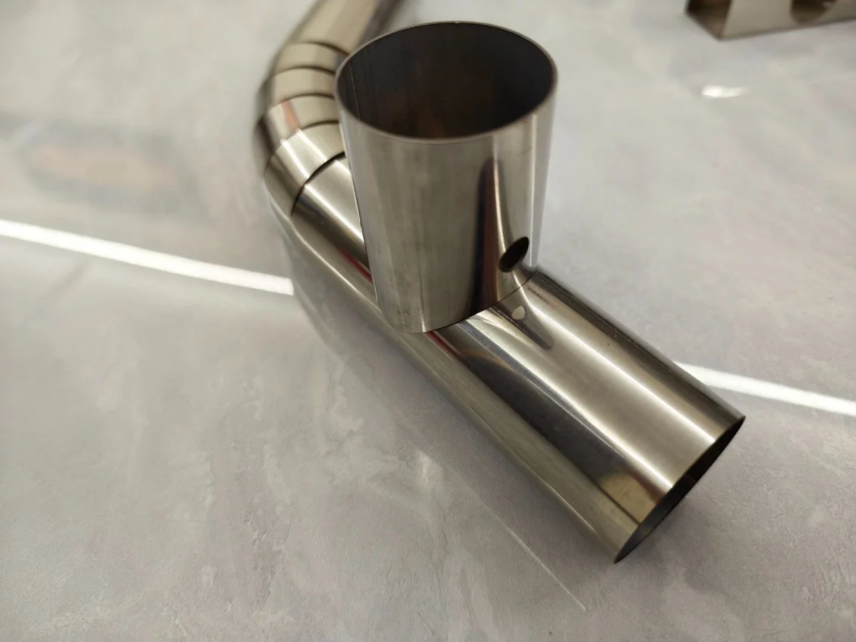 portable laser tube cutter processed round tube tee hole cutting sample