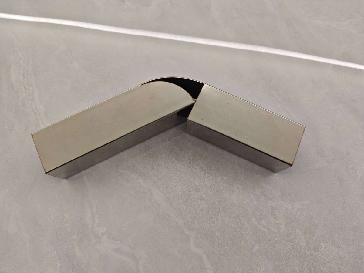 portable round square tube laser cutter processed square tube 90 bend sample