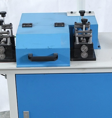 Cubierta protectora del cuerpo del mecanismo de enderezamiento de alimentación de la máquina aplanadora de alambre