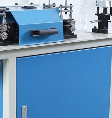 Máquina aplanadora de alambre, cuerpo de la máquina, puerta protectora, mecanismo de enderezamiento de entrada y salida